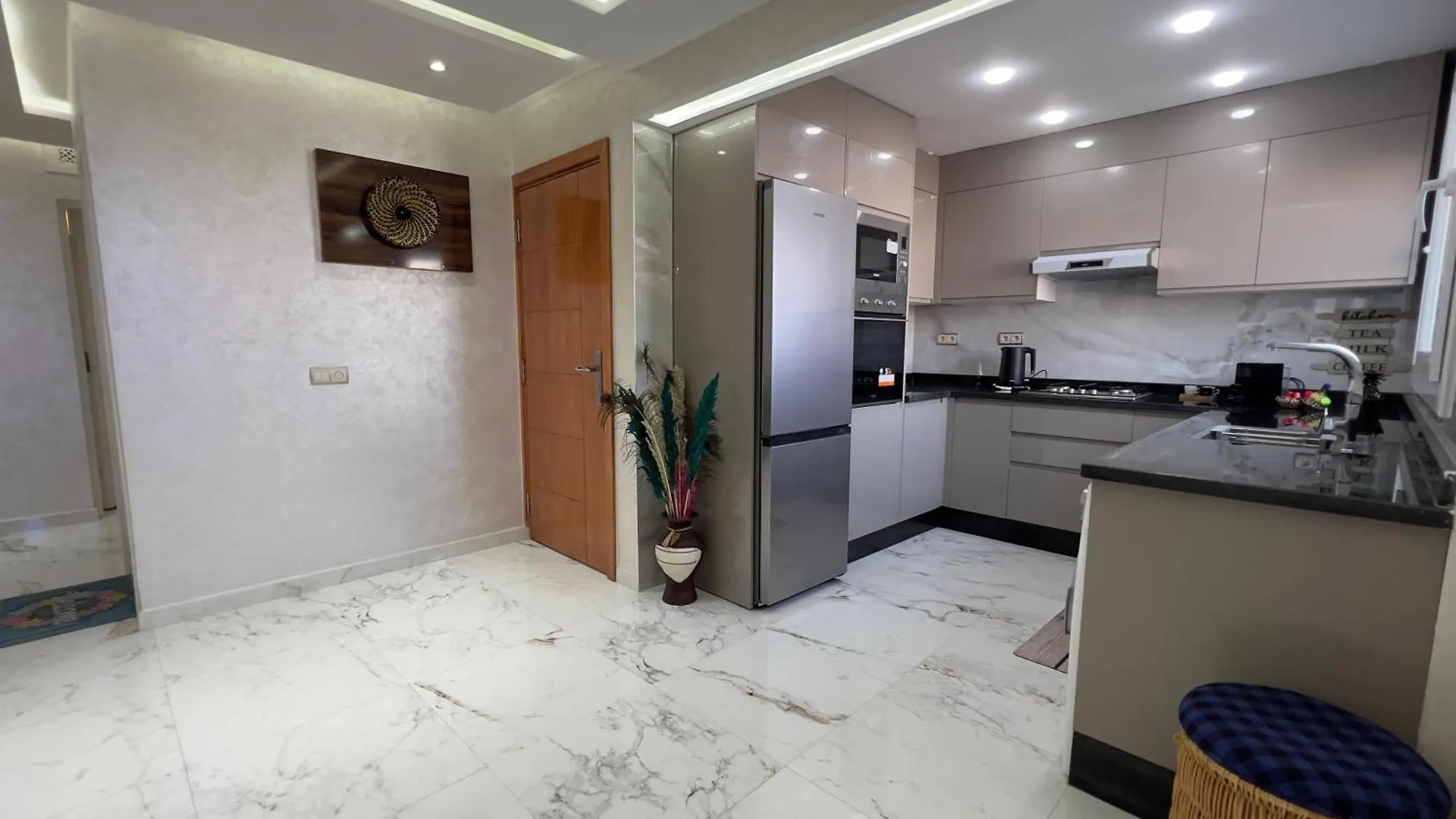 Cozy Apartment With Wooden Porch Agadir